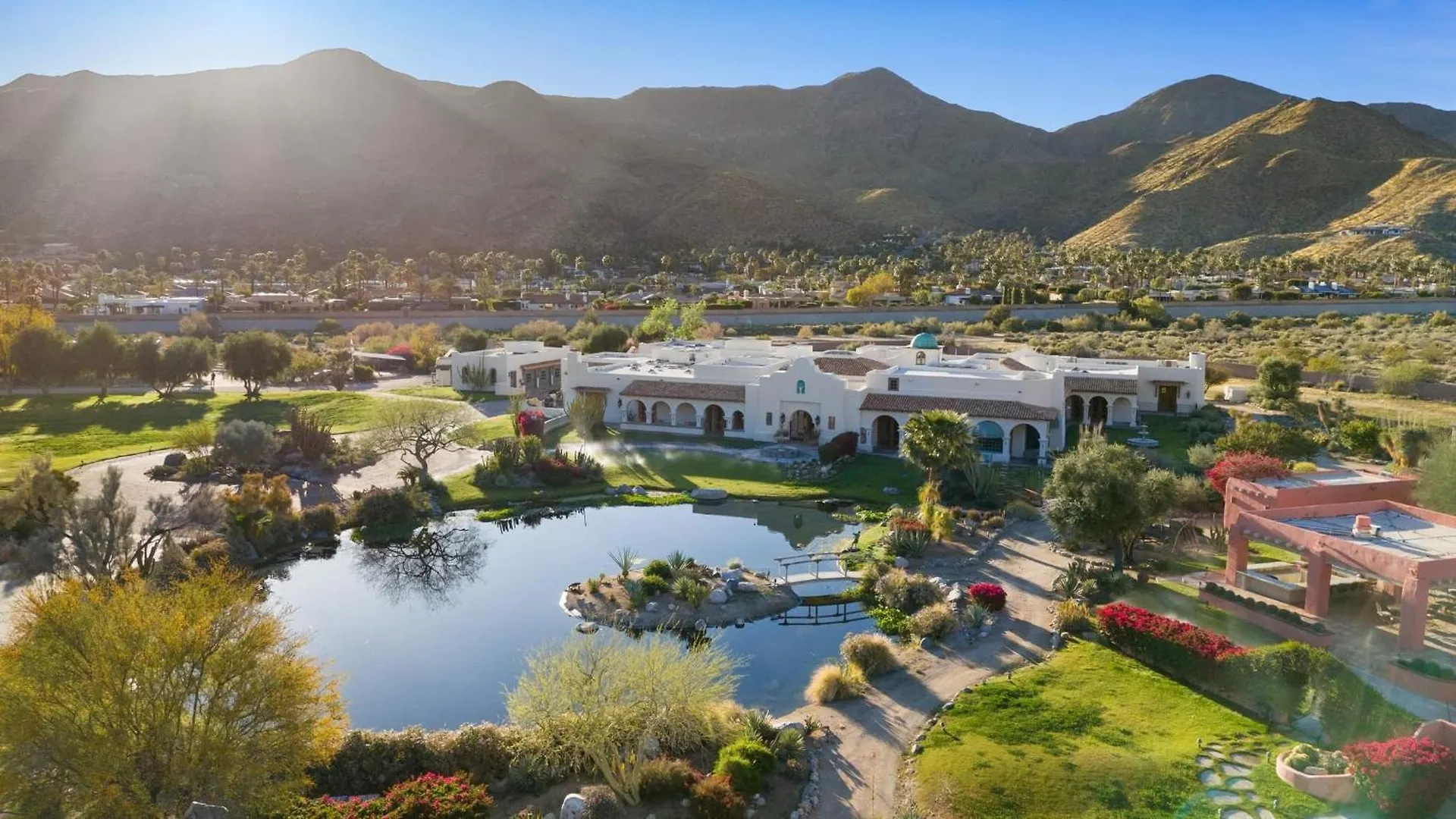 The Pond Estate By Avantstay Designer Compound W Multiple Pools Tennis View パーム・スプリングス